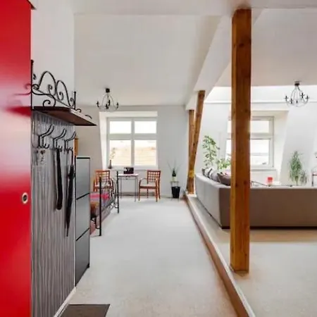 Lenka'S Cozy Red Studio + Lenka'S Cozy Gold Apartment Prague Exterior photo