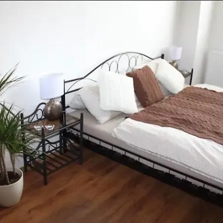 Lenka'S Cozy Red Studio + Lenka'S Cozy Gold Apartment Prague Exterior photo
